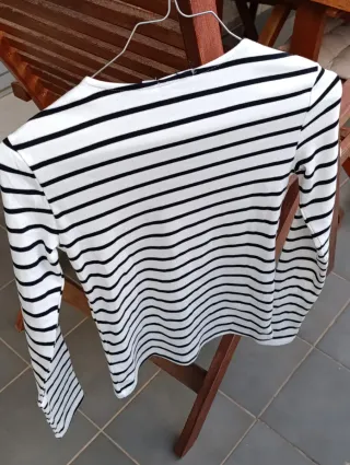 Camiseta Stradivarius rayas blanca y negra Talla X