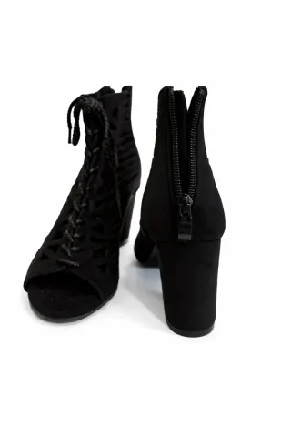 Botines de tacón negros con cordones