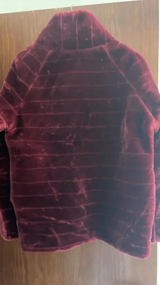 Chaquetón de pelo rojo