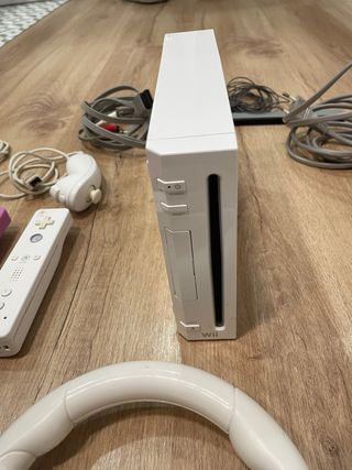 Consola Nintendo Wii con 31 juegos y accesorios