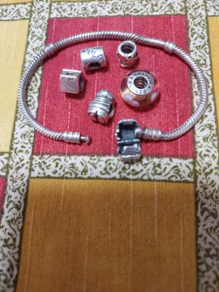 Pulsera Pandora con charms