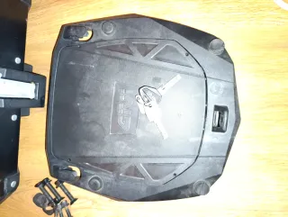 Baúl Givi Trekker Outpack Monokey 42L Negro