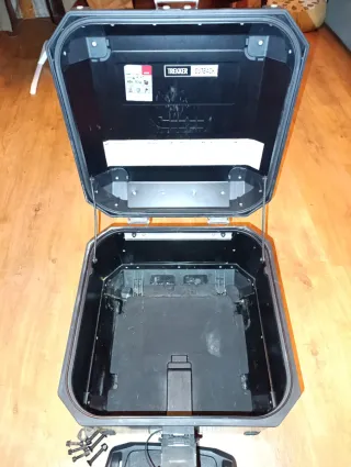 Baúl Givi Trekker Outpack Monokey 42L Negro