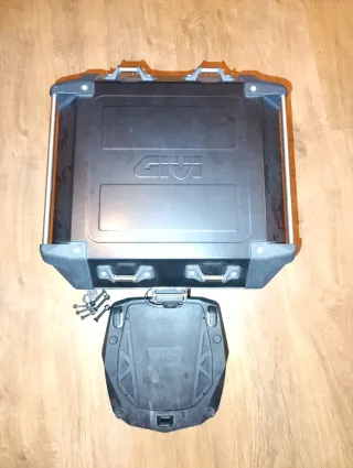 Baúl Givi Trekker Outpack Monokey 42L Negro