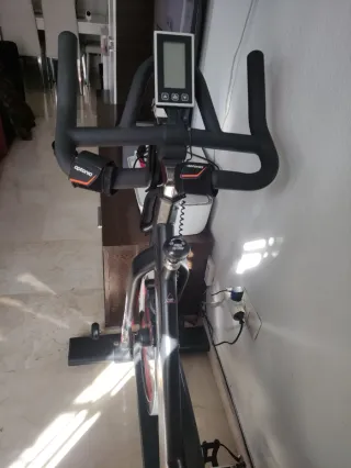 Bicicleta Ciclo Indoor BH Fitness Negra