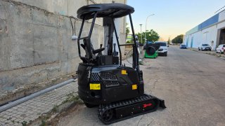 Miniexcavadora motor Kubota 1800 kilos