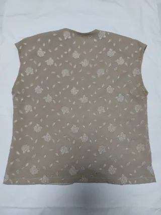 Camisa sin mangas beige mujer