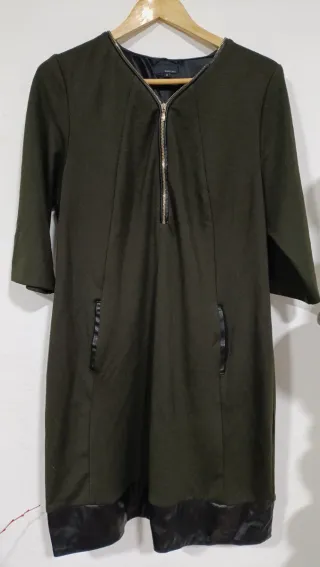 Vestido verde militar con cremallera