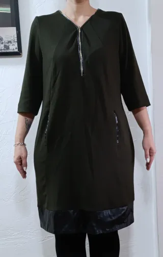 Vestido verde militar con cremallera