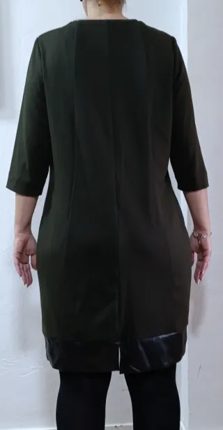 Vestido verde militar con cremallera