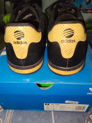 Zapatillas Adidas Negras y Amarillas