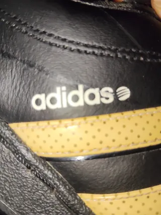 Zapatillas Adidas Negras y Amarillas