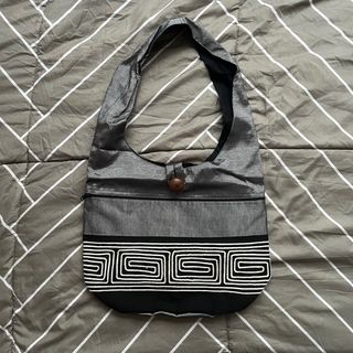 Bolso hobo gris y negro