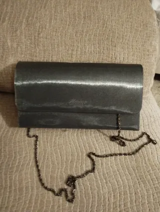 Cartera de mano gris