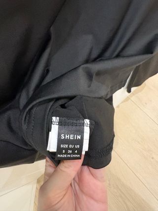 Camiseta negra manga larga encaje