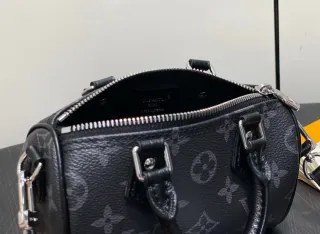 Bolso Louis Vuitton icónico modelo Nano Speedy