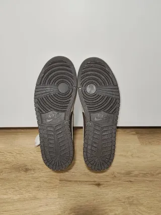 Zapatillas Jordan Marrones y Blancas