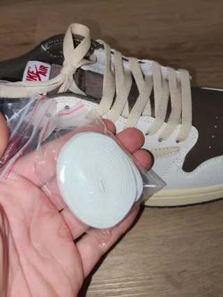 Zapatillas Jordan Marrones y Blancas