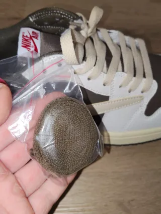 Zapatillas Jordan Marrones y Blancas