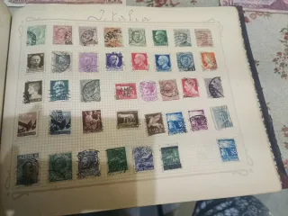 Álbum de Sellos Antiguo más sellos a colocar