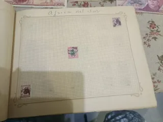 Álbum de Sellos Antiguo más sellos a colocar