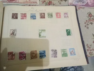 Álbum de Sellos Antiguo más sellos a colocar