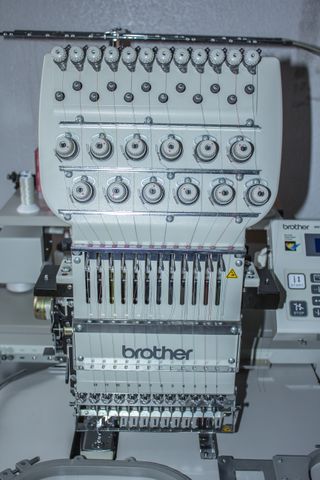 Máquina Bordadora Brother BE-1201B-AC