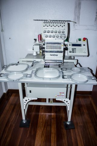 Máquina Bordadora Brother BE-1201B-AC