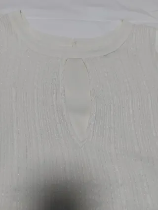 Camisa blanca sin mangas con detalle