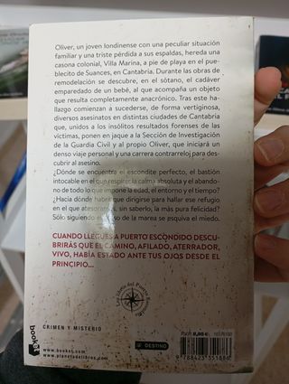 Saga Puerto Escondido de María Oruña