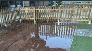 Valla de madera con soportes