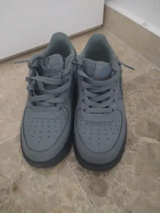 Zapatillas Nike Air Force 1 Grises Blancas