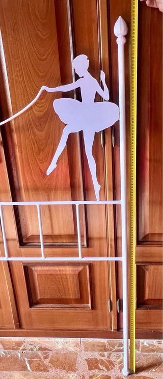 Cabecero forja niña con adorno bailarina estrellas