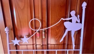 Cabecero forja niña con adorno bailarina estrellas