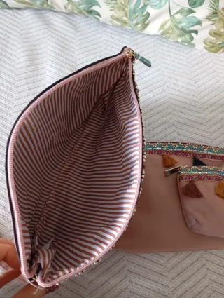 Lote 3 bolsos con borlones y bordado