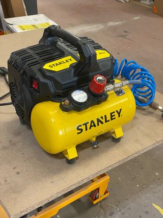 Compresor Aire STANLEY DST100/8/6 6L