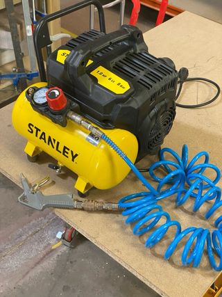Compresor Aire STANLEY DST100/8/6 6L