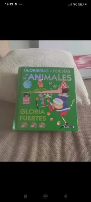 Libro cuentos y poesía. Autora: Gloria Fuertes