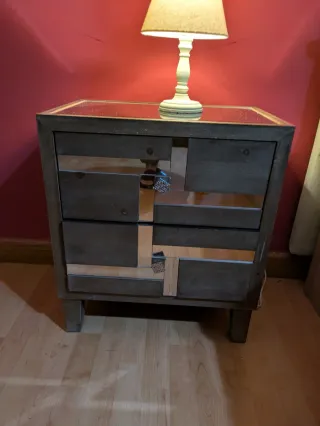 Mueble de dormitorio con espejo