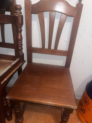 Juego de 5 sillas de madera