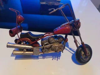 Moto Cruiser de Metal Roja y Plateada