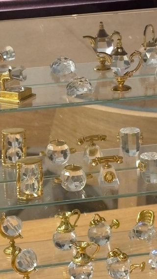 Vitrina expositora madera, cristal y dorado