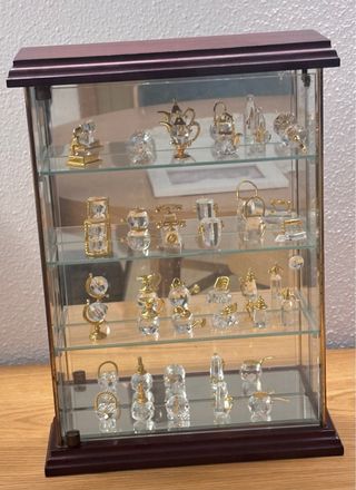 Vitrina expositora madera, cristal y dorado