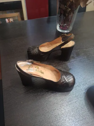 Sandalias peep toes piel La Peña marrón oscuro