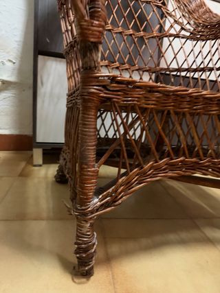 Sillón de mimbre marrón