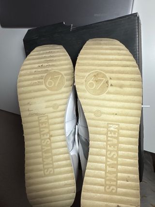 Zapatillas Sixtyseven plateadas y blancas