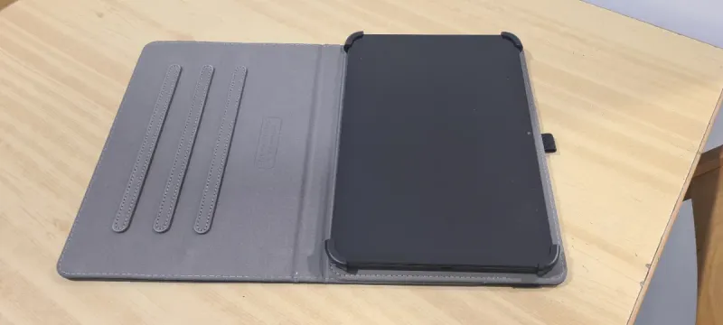 Tablet con funda protectora
