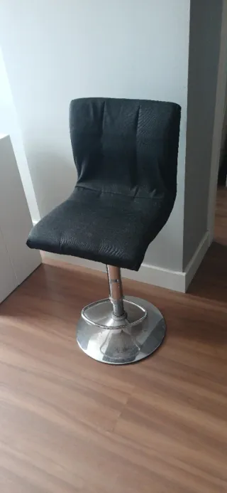 Taburete de cocina alto plateado y negro