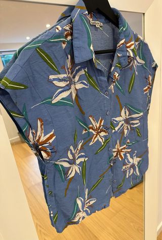 Camisa Natura & Co floral azul talla M