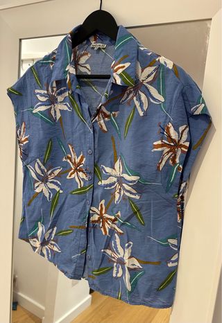 Camisa Natura & Co floral azul talla M